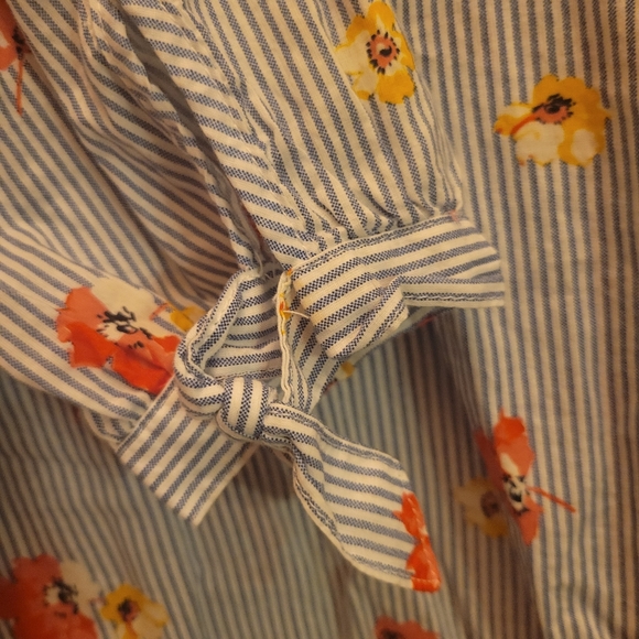 Old Navy 2x Plus striped top with flowers - Picture 4 of 4